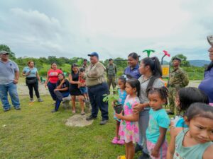 Actividad de reforestacion en La Floresta